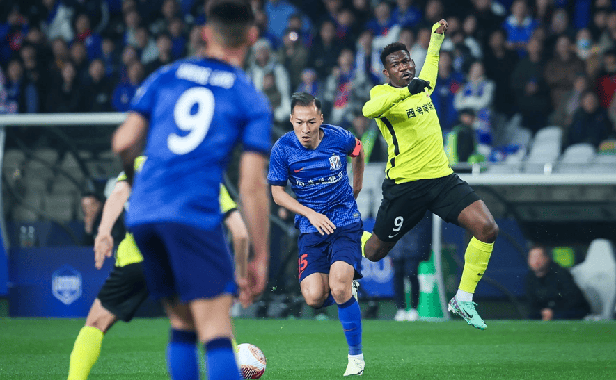  今晚英超传出新动向，上海申花官宣签约，管理层表态：引发热议，赛程密集仍需轮换