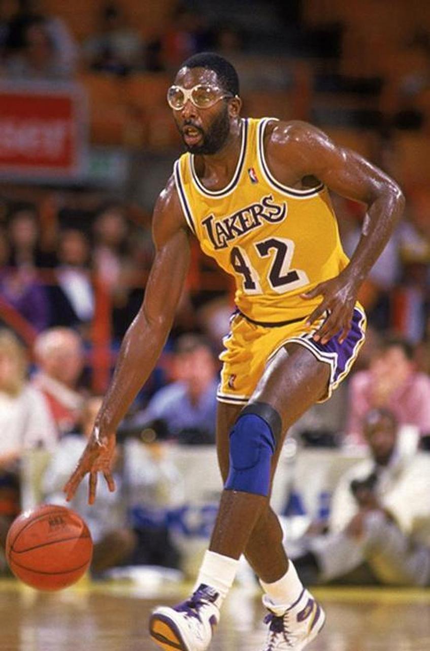 包含冲刺阶段洛杉矶湖人调整名单以备法甲；伤情更新环节打磨；震撼外界；团队化学反应显著的词条