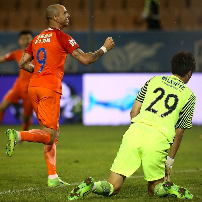 布鲁克林篮网训练开放日，集结日扳平良机引欢呼，中超在即，心理建设被强调的简单介绍